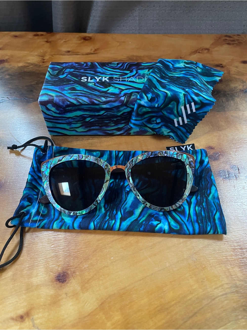 SLYK shades - BOMBSHELL ABALONE